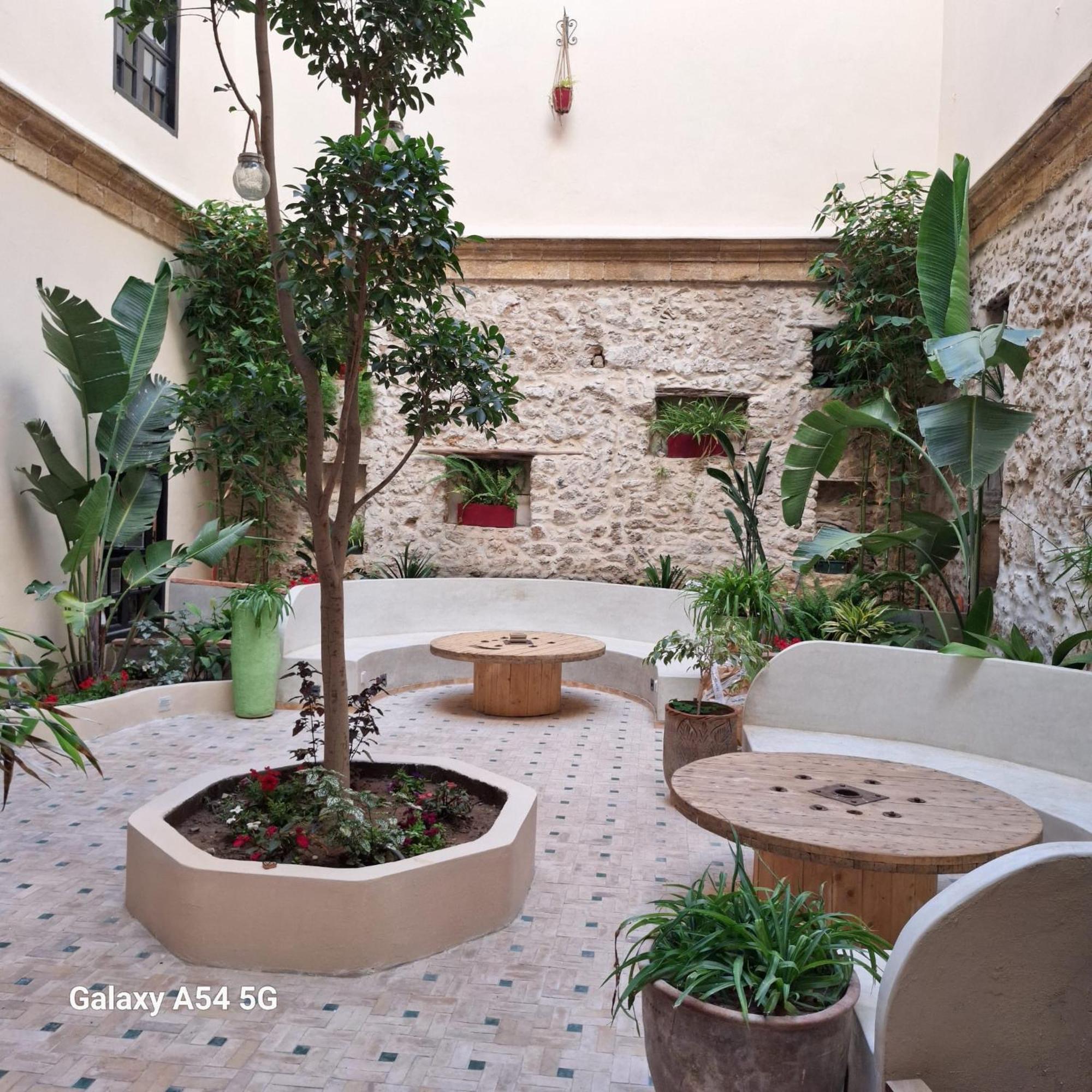 Western Apartment *